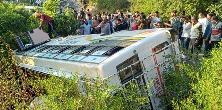 जम्मू में बड़ा सड़क हादसा, यात्रियों से भरी बस गहरी खाई में गिरी, 21 की मौत, 40 घायल