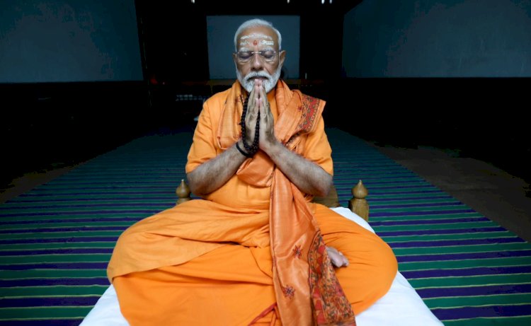 विवेकानंद रॉक मेमोरियल में पीएम मोदी कर रहे ध्यान, भगवा पहने कुछ यूं आए नजर
