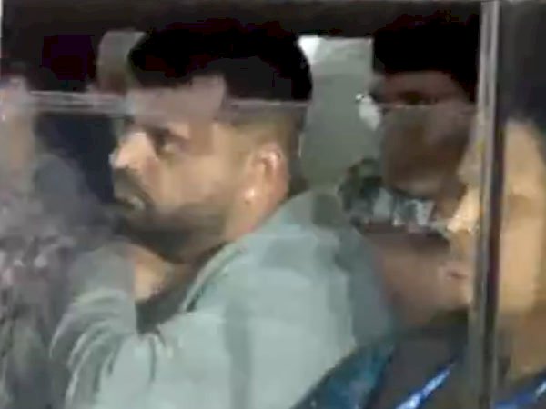 पुलिस गिरफ्त में प्रज्जवल रेवन्ना, आज ही होगा मेडिकल, SIT ने प्रज्जवल की मां को भेजा नोटिस