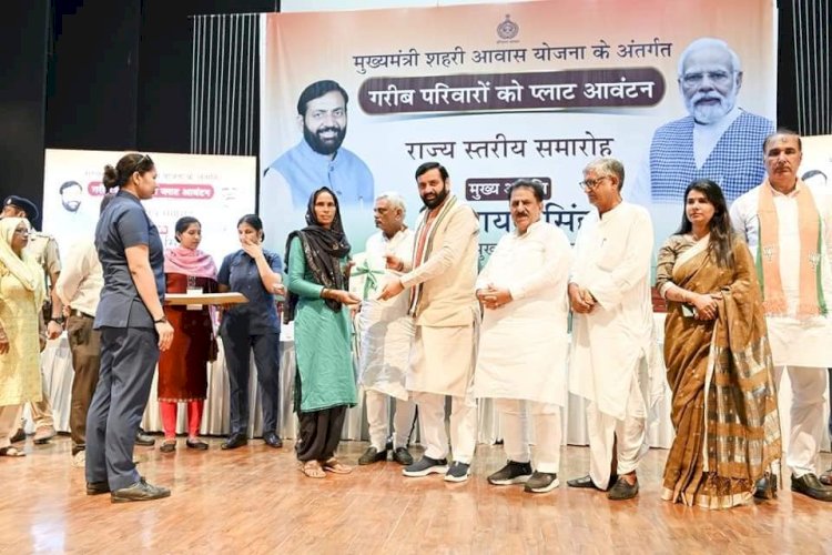 रोहतक में सीएम नायब सैनी ने बांटे 30-30 गज के प्लॉट,  हुड्डा के गढ़ में बोले-सरकारी भर्ती में बोनस अंक कांग्रेस ने रुकवाए