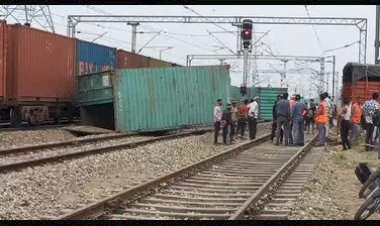 करनाल में ट्रेन हादसा, चलती मालगाड़ी से सात कंटेनर गिरे