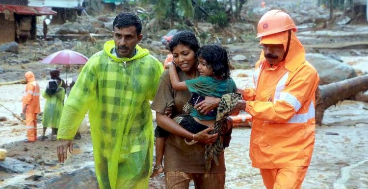 वायनाड में भूस्खलन से अब तक 165 की मौत, 220 अभी भी लापता, एक हजार से ज्यादा लोगों को बचाया गया