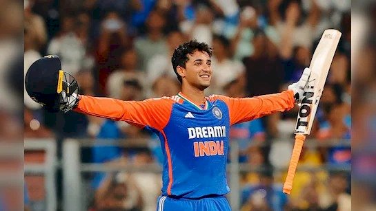 अभिषेक शर्मा ने मुंबई में टी20 मैच में रचा इतिहास