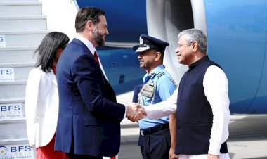 अक्षरधाम पहुंचे अमेरिकी उपराष्ट्रपति परिवार के साथ 4 दिवसीय भारत दौरे पर