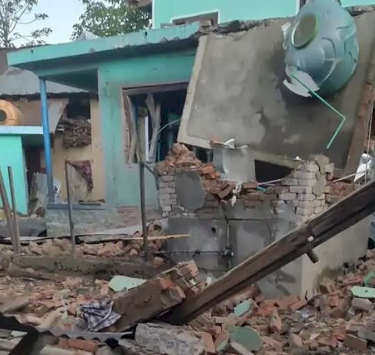 जम्मू-कश्मीर में विस्फोट में 6 संदिग्ध आतंकवादियों के घर ढह ढेरी