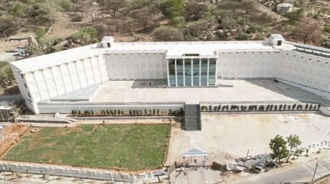 पूर्व छात्र ने पुराने सरकारी स्कूल का किया कायाकल्प, 15 करोड़ रुपये का निवेश