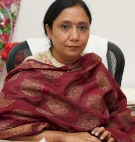 बरसात में मंत्री और विधायक पहुँचे राहत सामग्री लेकर