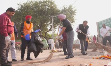 राज्यसभा सांसद सतनाम सिंह संधू ने छठ पूजा के महापर्व के संपन्न होने पर चंडीगढ़ सेक्टर 42 लेक पर चलाया सफाई अभियान