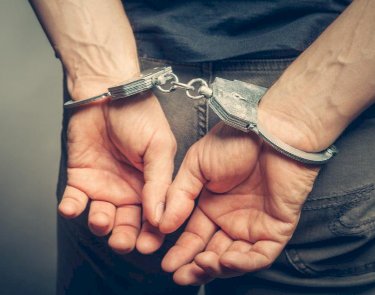 बहाने से रुकवाई कार, ASI की रिवॉल्वर छीनकर की फायरिंग