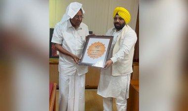 हरभजन ईटीओ ने केरल के मुख्यमंत्री पिनाराई विजयन को 350वीं शहादत वर्षगांठ समारोह के लिए औपचारिक निमंत्रण दिया