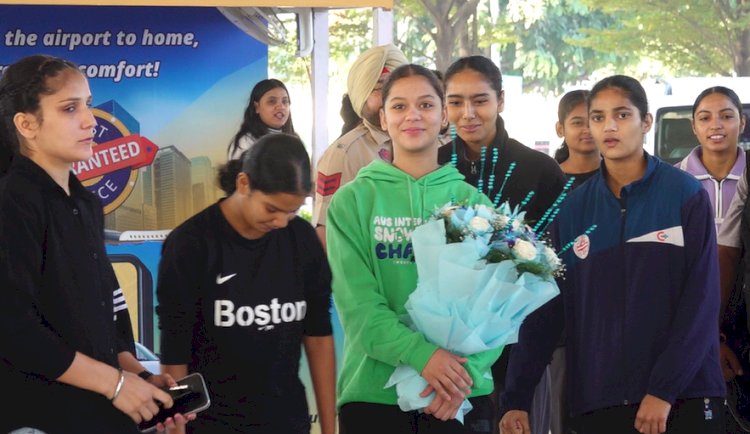 पंजाब की बेटियों अमनजोत और हरलीन का चंडीगढ़ एयरपोर्ट पर भव्य स्वागत