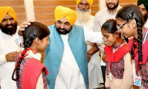 महिलाओं की सेहत मान सरकार की प्राथमिकता!‘नवी दिशा’ से पंजाब की 13 लाख से ज़्यादा महिलाएं पा रही हैं हर महीने मुफ्त सैनिटरी पैड