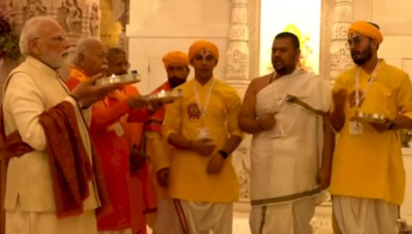 मंदिर में फहराया गया धार्मिक ध्वज, पीएम मोदी ने कहा- आज पूरी दुनिया राम नाम से भर गई है