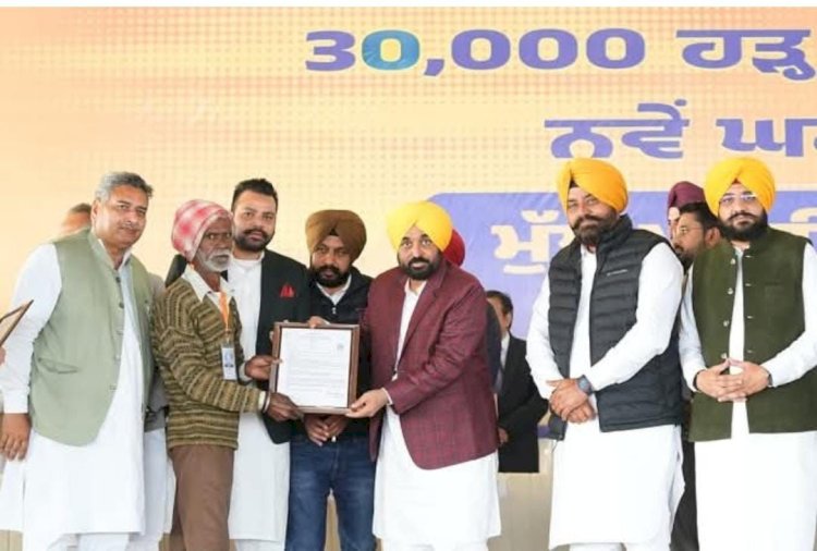 ₹377 करोड़ की महा-राहत: CM मान  ने 30,000 से अधिक बाढ़ पीड़ित परिवारों को वितरित की रिकॉर्ड-तोड़ मुआवज़ा राशि !