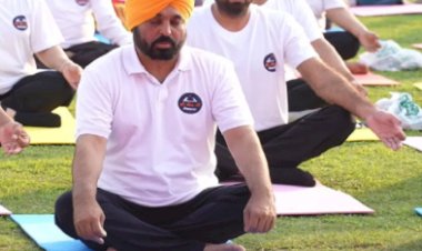 सीएम दी योगशाला' ने रचा इतिहास; 2 लाख लोग रोज़ाना कर रहे मुफ़्त योग