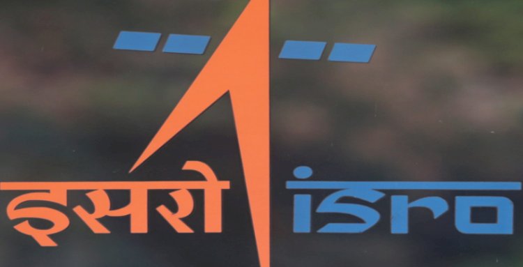 उपराष्ट्रपति सी पी राधाकृष्णन, प्रधानमंत्री नरेंद्र मोदी और अन्य मंत्रियों ने LVM3-M6 मिशन के सफल लॉन्च पर ISRO को दी बधाई