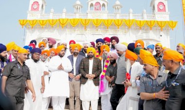पंजाब के मुख्यमंत्री भगवंत सिंह मान ने श्री नांदेड़ साहिब में माथा टेका; कहा— पंजाब सरकार नांदेड़ साहिब को पवित्र शहर का दर्जा देने की मांग महाराष्ट्र सरकार के समक्ष उठाएगी