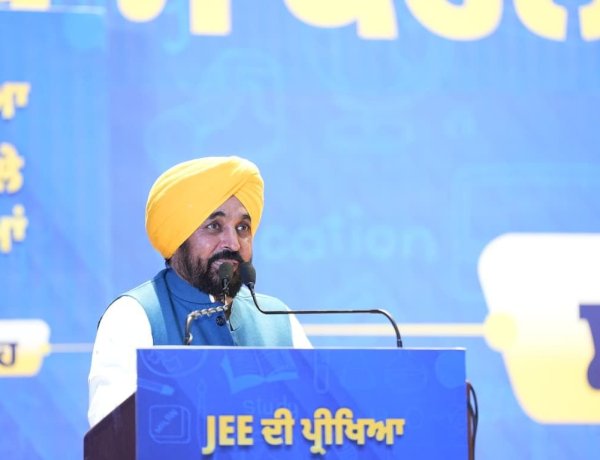 मुख्यमंत्री भगवंत सिंह मान द्वारा मोहाली में जेईई मेन्स पास करने वाले 369 विद्यार्थियों का सम्मान, पंजाब अकादमिक उत्कृष्टता की ओर बढ़ रहा है