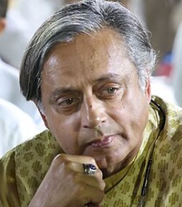 केरल में शशि थरूर के काफिले पर हमला, बंदूकधारी और ड्राइवर की झड़प 