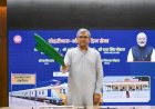 केंद्रीय मंत्री श्री अश्विनी वैष्णव ने दोहरीघाट-मऊ-औड़िहार यात्री ट्रेन को हरी झंडी दिखाकर रवाना किया