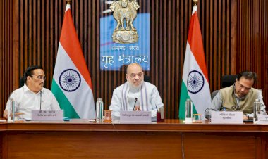 केन्द्रीय गृह एवं सहकारिता मंत्री अमित शाह ने नई दिल्ली में एक महत्वपूर्ण उच्च-स्तरीय बैठक में देश में संभावित बाढ़ और हीट वेव से निपटने की तैयारियों की व्यापक समीक्षा की