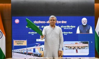 केंद्रीय मंत्री श्री अश्विनी वैष्णव ने दोहरीघाट-मऊ-औड़िहार यात्री ट्रेन को हरी झंडी दिखाकर रवाना किया
