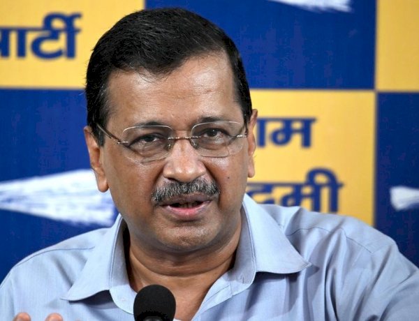 देश में किस तरह की सरकार है जो एक पेपर ठीक से नहीं करा पा रही - केजरीवाल