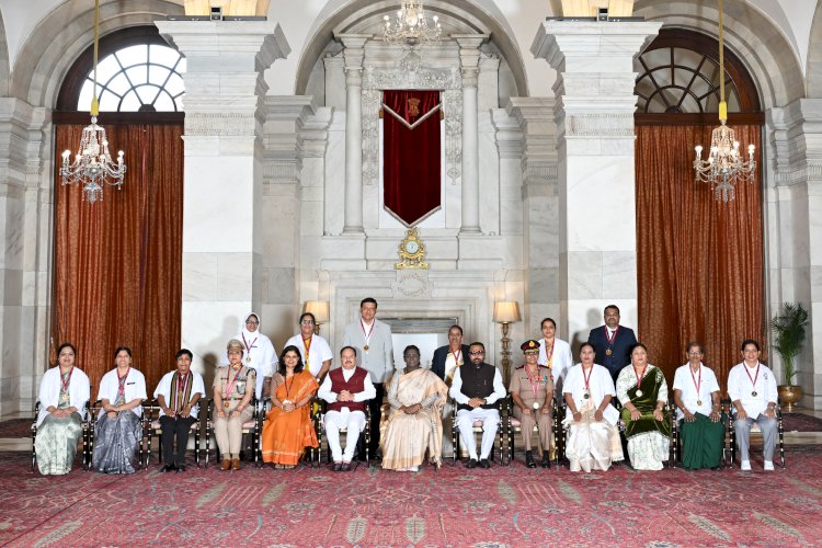 राष्ट्रपति ने राष्ट्रीय फ्लोरेंस नाइटिंगेल पुरस्कार 2026 प्रदान किए