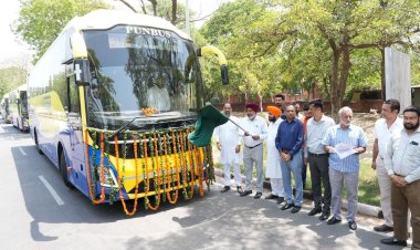 भगवंत मान सरकार द्वारा दिल्ली हवाई अड्डे के लिए लग्जरी बसों के बेड़े का विस्तार; परिवहन मंत्री हरपाल सिंह चीमा ने 5 नई सुपर इंटीग्रल वोल्वो बसों को हरी झंडी दिखाकर किया रवाना
