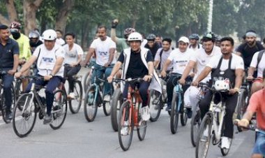 केंद्रीय युवा कार्यक्रम और खेल मंत्री डॉ. मनसुख मांडविया ने सत्य साई की 100वीं जयंती के उपलक्ष्य में आयोजित ‘फिट इंडिया संडेज़ ऑन साइकिल’ के राष्ट्रव्यापी 80वें संस्करण का नेतृत्व किया