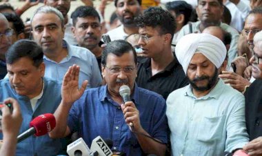 भ्रष्टाचार की भेंट चढ़ी सड़क का दौरा कर केजरीवाल ने कहा, ‘‘मंत्री प्रवेश वर्मा को बर्खास्त करें पीएम मोदी