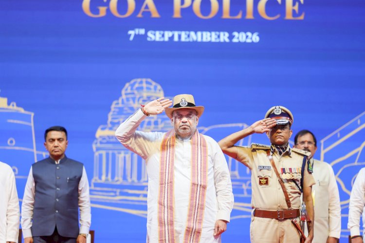 केन्द्रीय गृह एवं सहकारिता मंत्री अमित शाह ने आज पणजी में गोवा पुलिस को प्रेसिडेंट्स कलर प्रदान किया