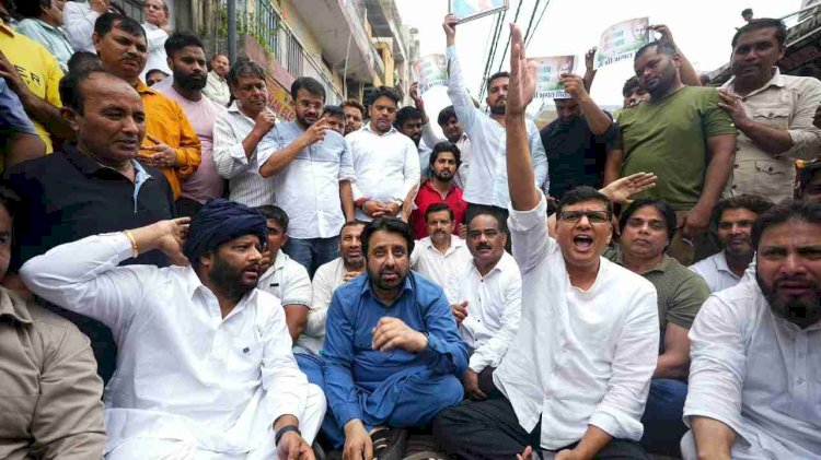 दिल्ली में आली गांव के दलितों का घर तोड़ने पर अमादा भाजपा सरकार के खिलाफ ‘‘आप’’ का हल्ला बोल