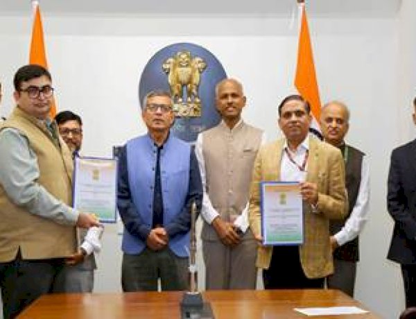 रक्षा मंत्रालय ने भारतीय नौसेना के युद्धपोतो के लिए ब्रह्मोस फायर कंट्रोल सिस्टम और लॉन्चर खरीदने के लिए 661 करोड़ रुपये के अनुबंध पर हस्ताक्षर किए