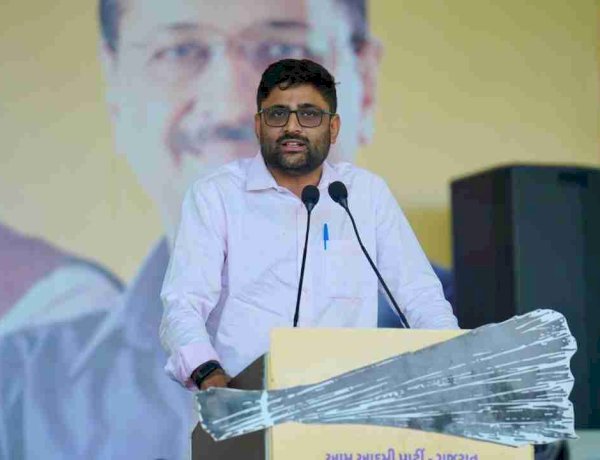 AAP विधायक गोपाल इटालिया ने अमृतसर स्थित जलियांवाला बाग का दौरा किया और शहीदों को श्रद्धांजलि दी